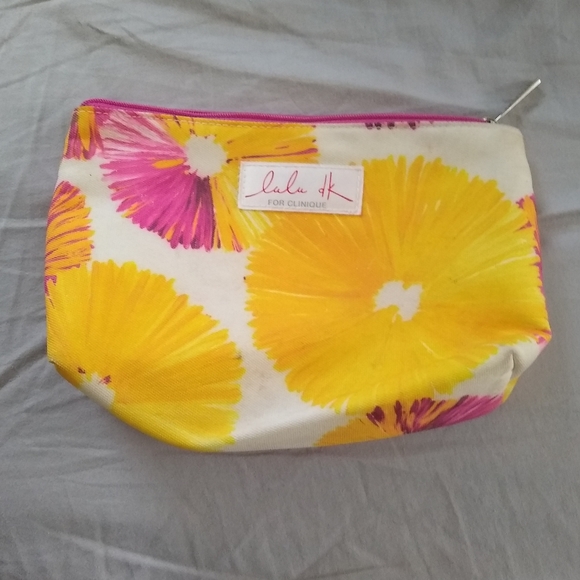 Clinique Handbags - 💙 Floral Clinique Makeup Bag (3 for $20)